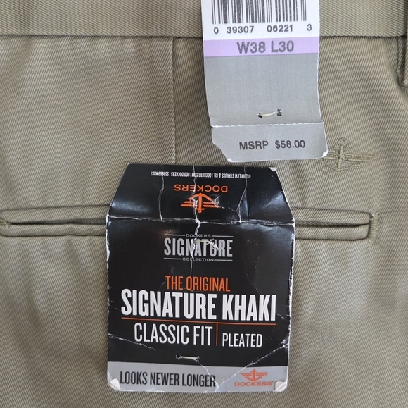 NWT Dockers | Tan Classic Fit Signature Khaki Pleated Pants Size 38 - Picture 3 of 6